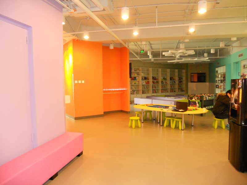 幼兒園塑膠地板 幼兒園塑膠地板與瓷質地磚的優劣